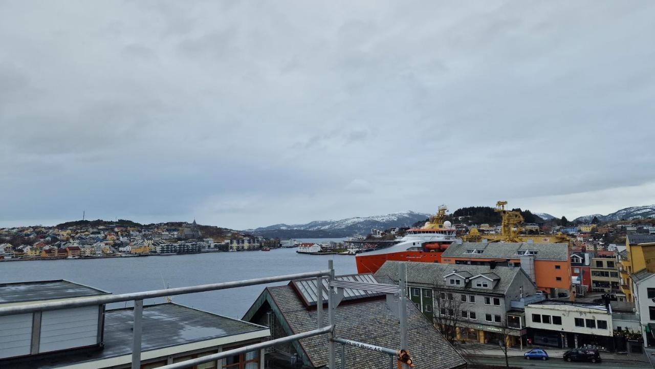 Lovely 2-Bedroom Loft With Panoramic View. Kristiansund Luaran gambar